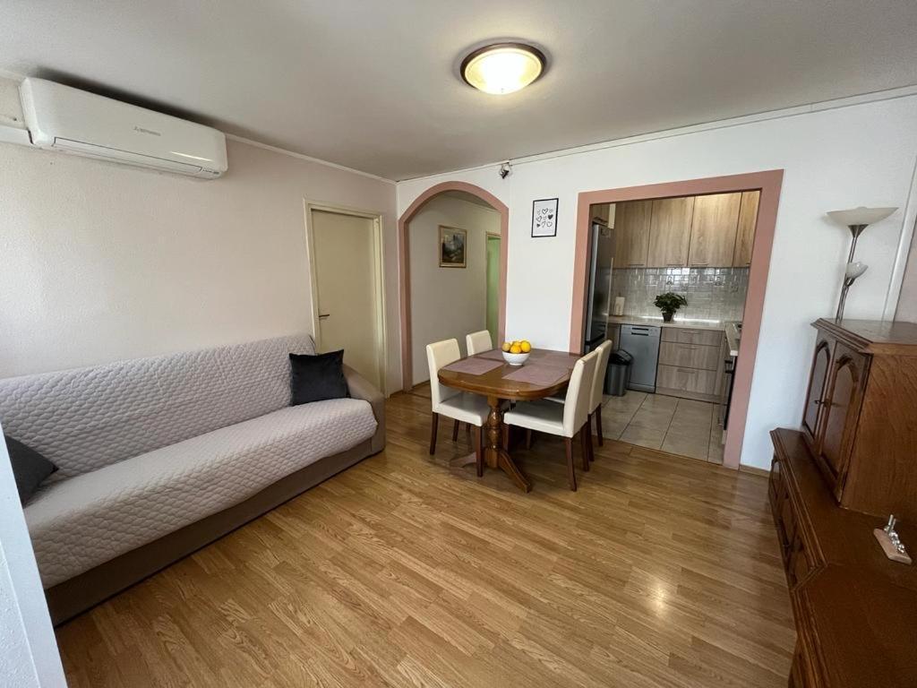 Apartman Spahija Szybenik Zewnętrze zdjęcie